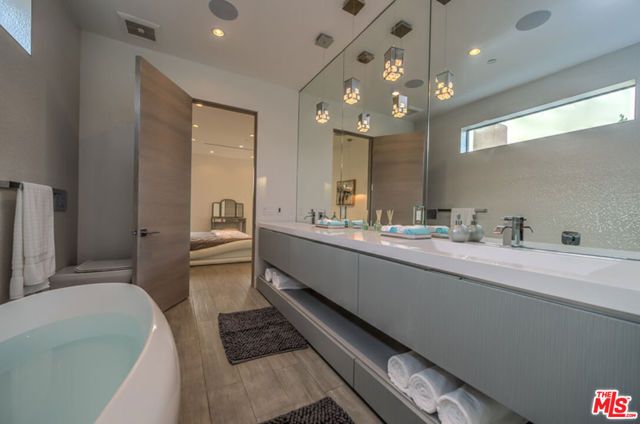 658 N Edinburgh Avenue, Los Angeles, CA 90048