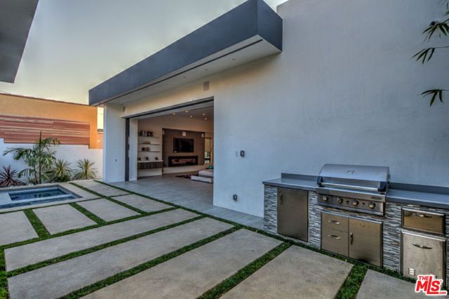 658 N Edinburgh Avenue, Los Angeles, CA 90048