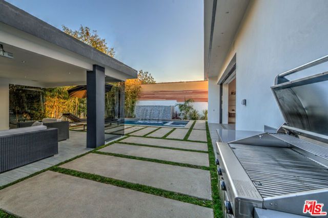658 N Edinburgh Avenue, Los Angeles, CA 90048