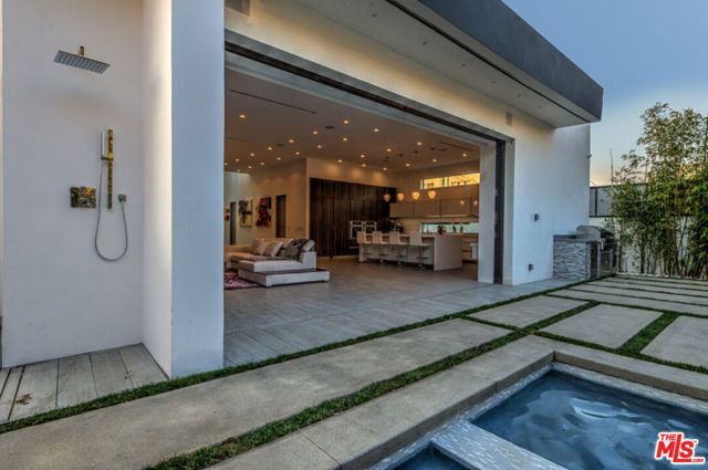 658 N Edinburgh Avenue, Los Angeles, CA 90048