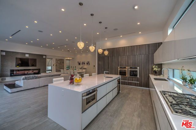 658 N Edinburgh Avenue, Los Angeles, CA 90048