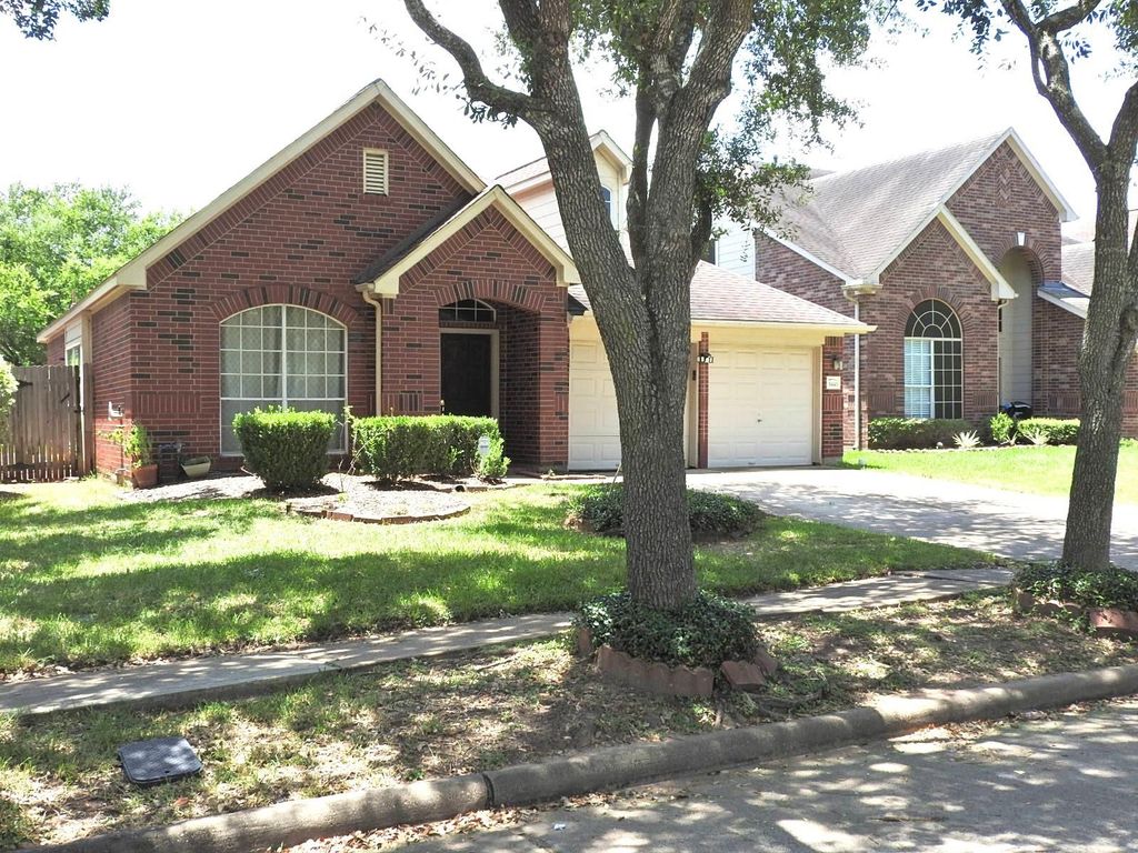 5443 Santa Chase Lane, Sugar Land, TX 77479