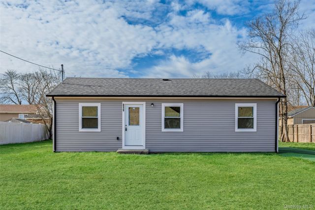 818 Meade Avenue, Bellport, NY 11713