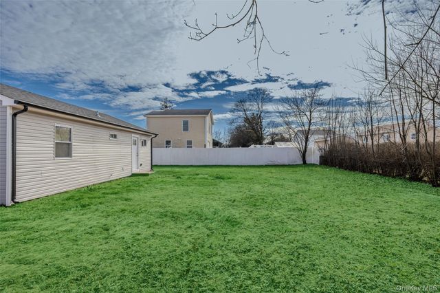 818 Meade Avenue, Bellport, NY 11713