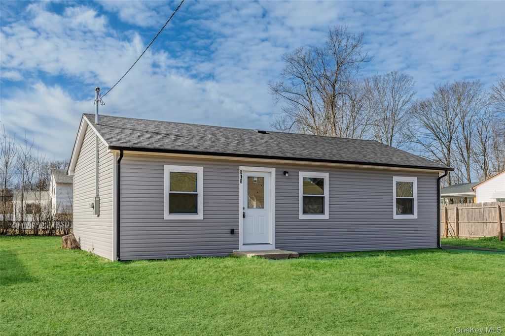 818 Meade Avenue, Bellport, NY 11713