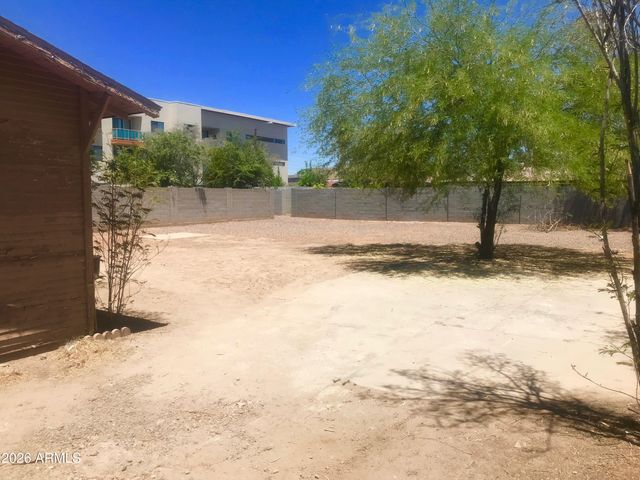 1210 E Highland Avenue, Phoenix, AZ 85014