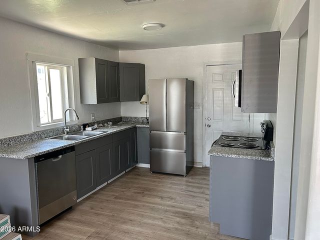 1210 E Highland Avenue, Phoenix, AZ 85014