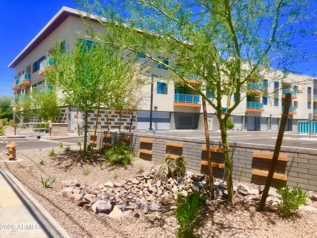1210 E Highland Avenue, Phoenix, AZ 85014