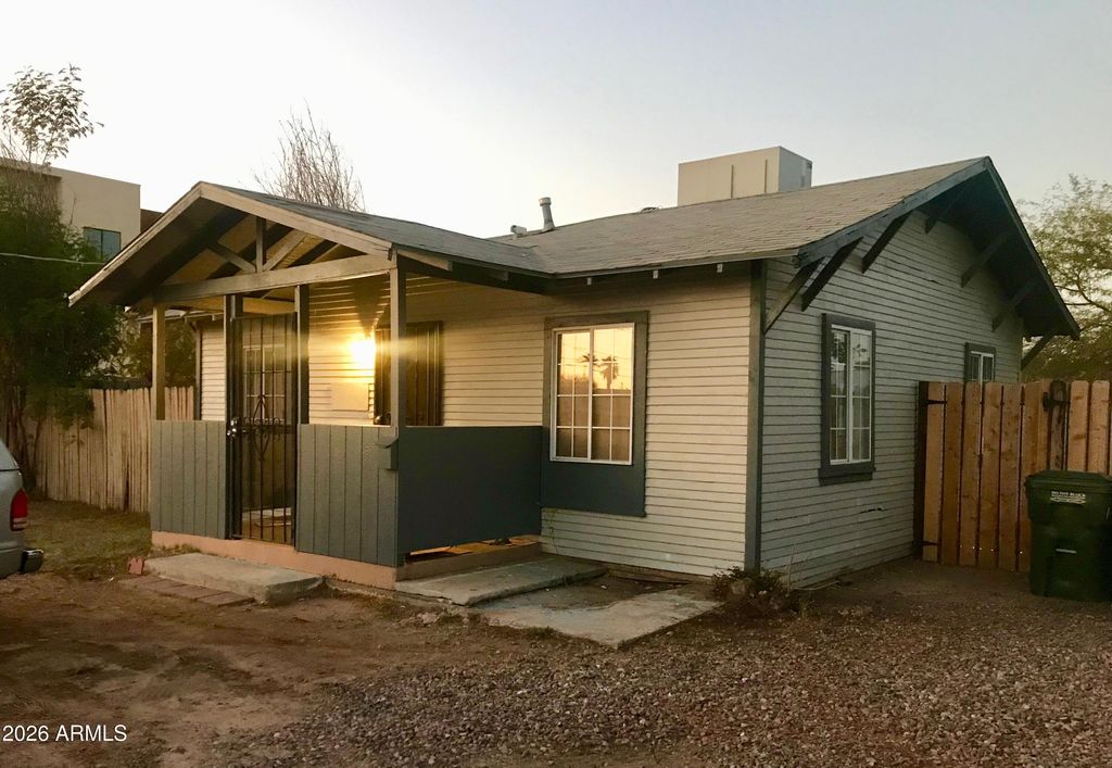 1210 E Highland Avenue, Phoenix, AZ 85014