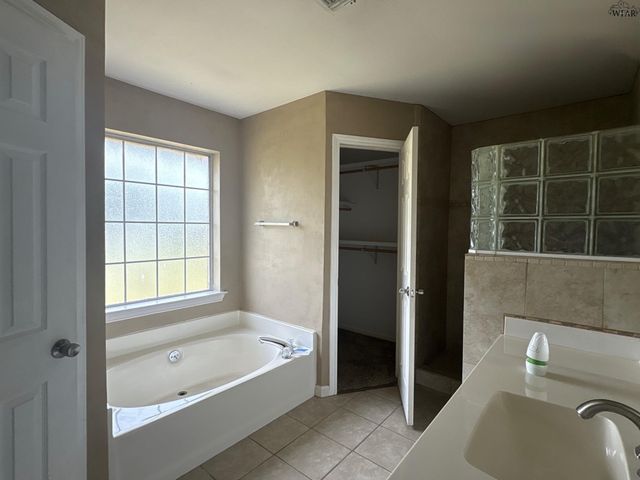 1213 PARLIAMENT STREET, Burkburnett, TX 76354