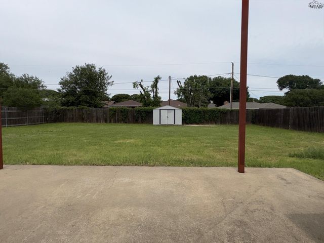 1213 PARLIAMENT STREET, Burkburnett, TX 76354