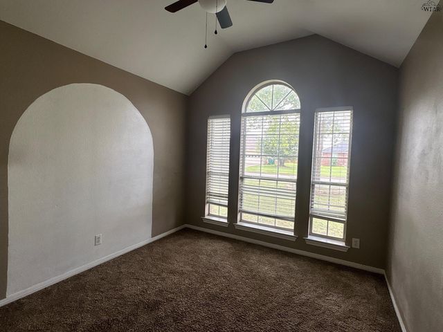 1213 PARLIAMENT STREET, Burkburnett, TX 76354