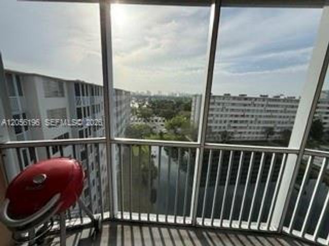 1770 NE 191st St 808-1, Miami, FL 33179