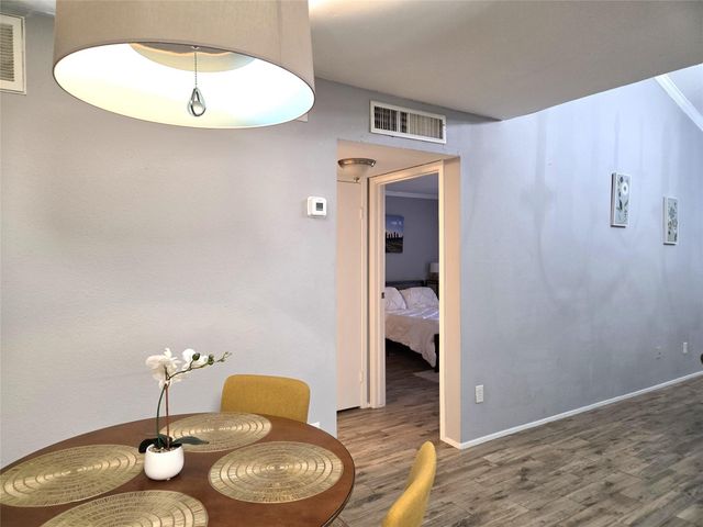 10053 Westpark Drive 326, Houston, TX 77042