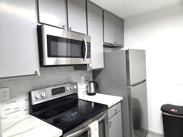 10053 Westpark Drive 326, Houston, TX 77042