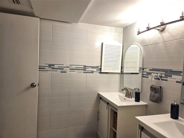 10053 Westpark Drive 326, Houston, TX 77042