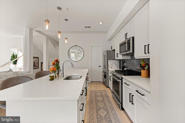 475 New York Ave NW Unit 7, Washington, DC 20001