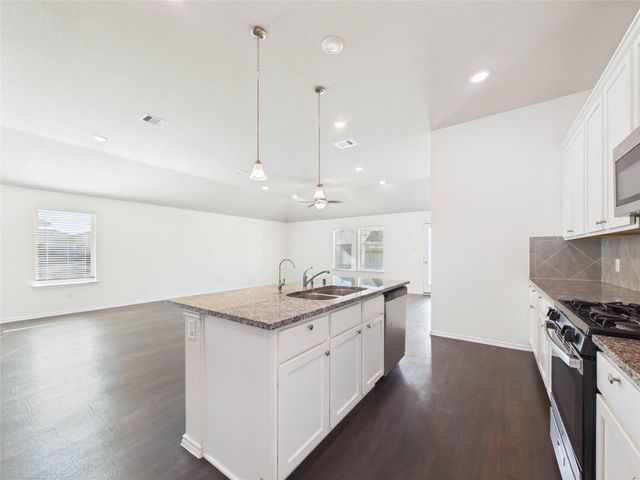 2002 Brisa Lane, Mont Belvieu, TX 77523