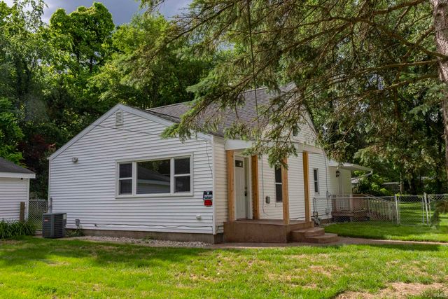 26490 Southport Drive, South Bend, IN 46628