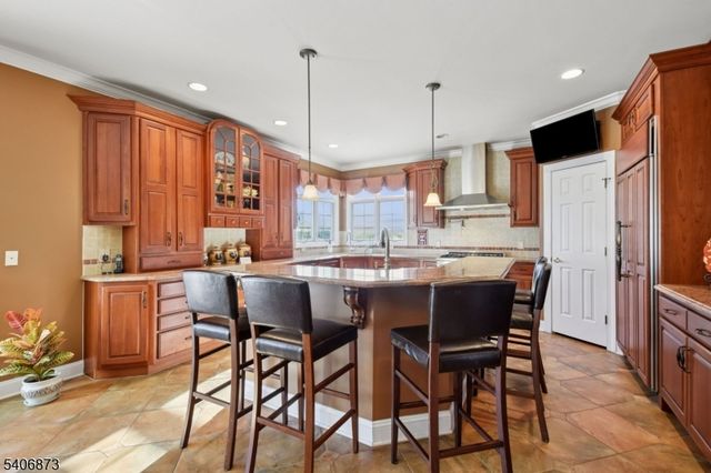 108 Hamilton Trl, Totowa Boro, NJ 07512