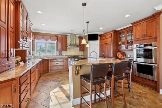 108 Hamilton Trl, Totowa Boro, NJ 07512