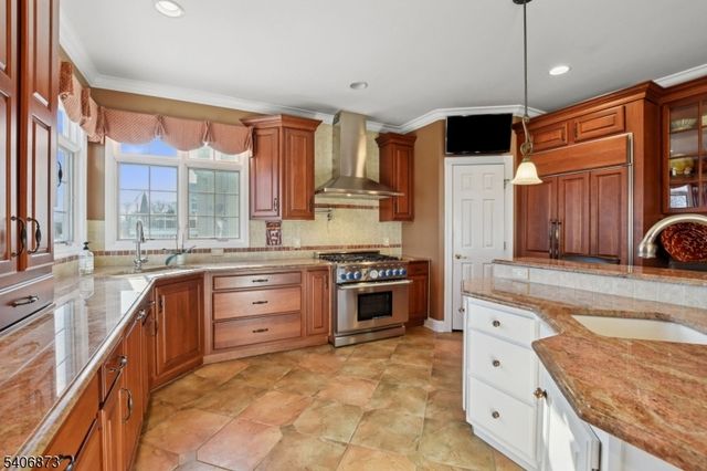 108 Hamilton Trl, Totowa Boro, NJ 07512