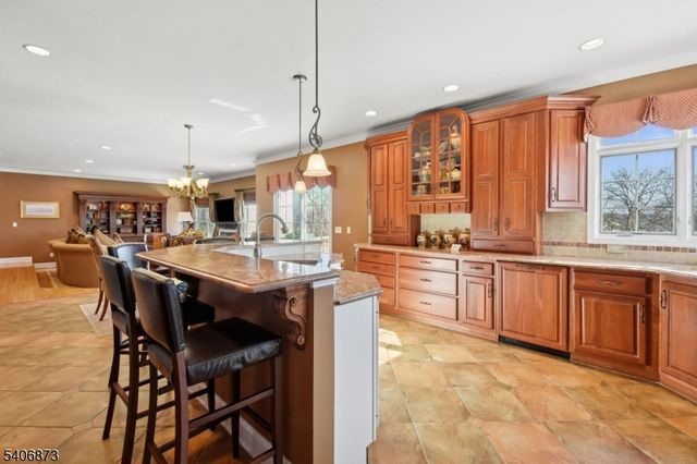 108 Hamilton Trl, Totowa Boro, NJ 07512