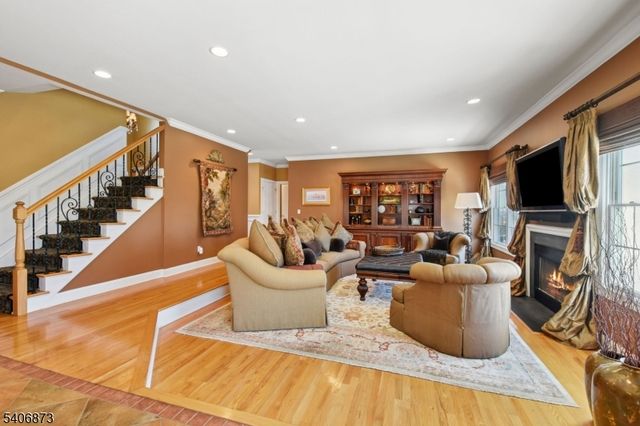 108 Hamilton Trl, Totowa Boro, NJ 07512