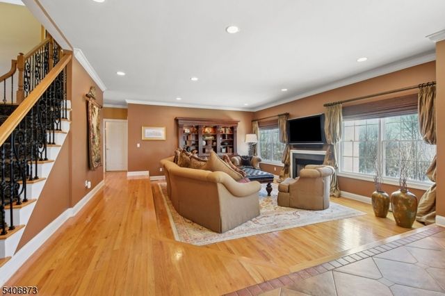 108 Hamilton Trl, Totowa Boro, NJ 07512