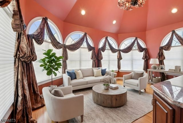 108 Hamilton Trl, Totowa Boro, NJ 07512