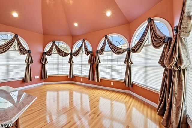 108 Hamilton Trl, Totowa Boro, NJ 07512