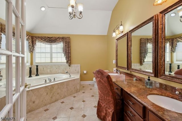 108 Hamilton Trl, Totowa Boro, NJ 07512