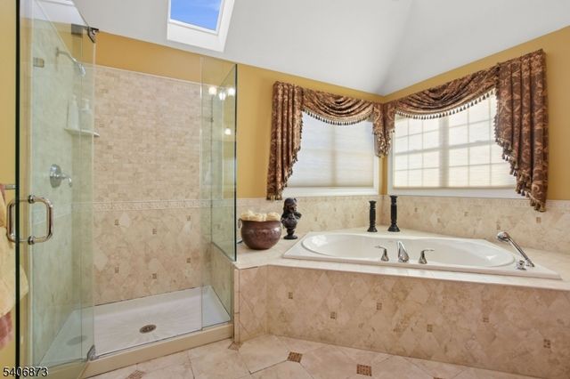 108 Hamilton Trl, Totowa Boro, NJ 07512