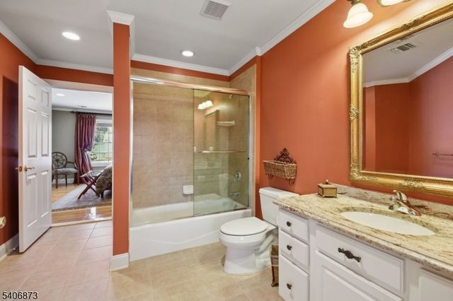 108 Hamilton Trl, Totowa Boro, NJ 07512