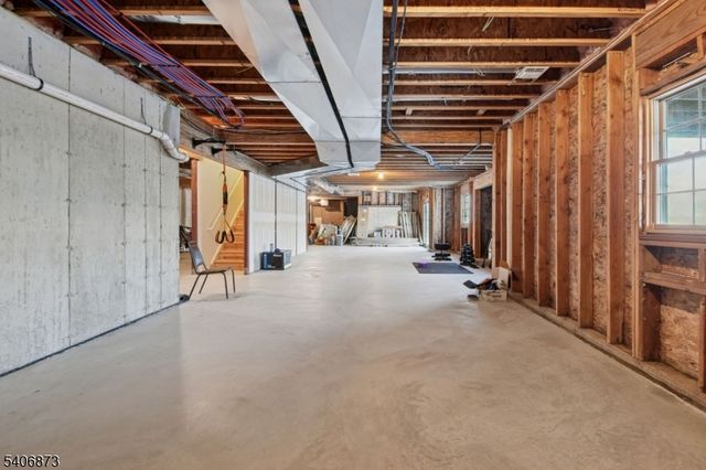 108 Hamilton Trl, Totowa Boro, NJ 07512