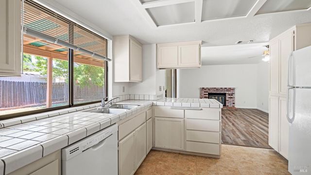 231 Park Ln, Vacaville, CA 95687
