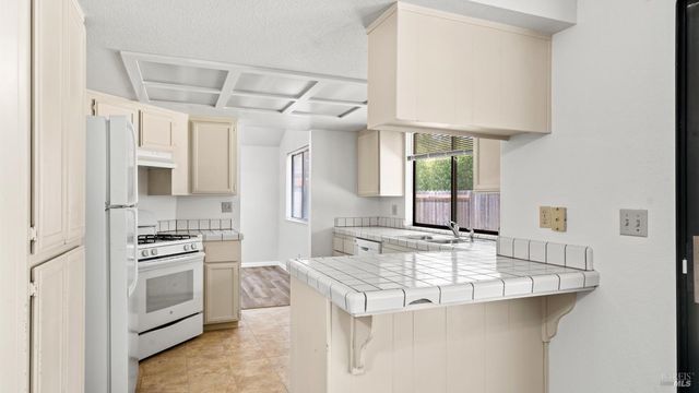 231 Park Ln, Vacaville, CA 95687