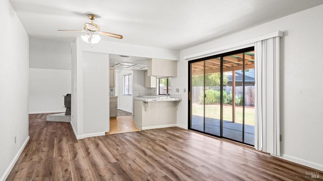 231 Park Ln, Vacaville, CA 95687