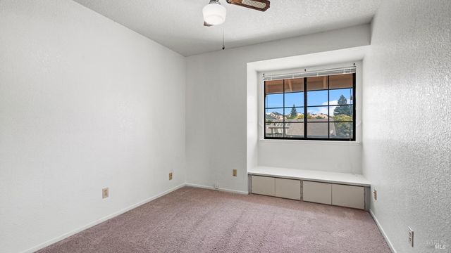 231 Park Ln, Vacaville, CA 95687