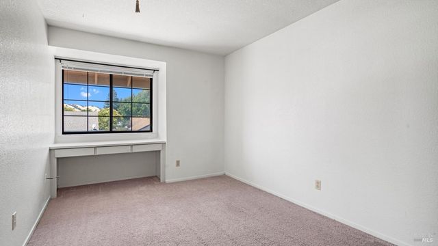 231 Park Ln, Vacaville, CA 95687