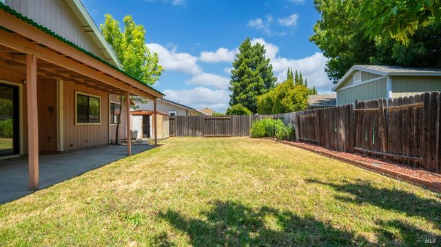 231 Park Ln, Vacaville, CA 95687