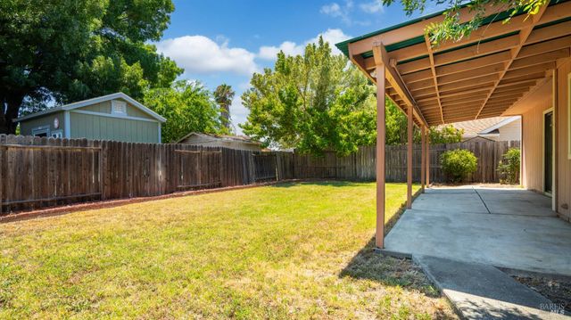 231 Park Ln, Vacaville, CA 95687