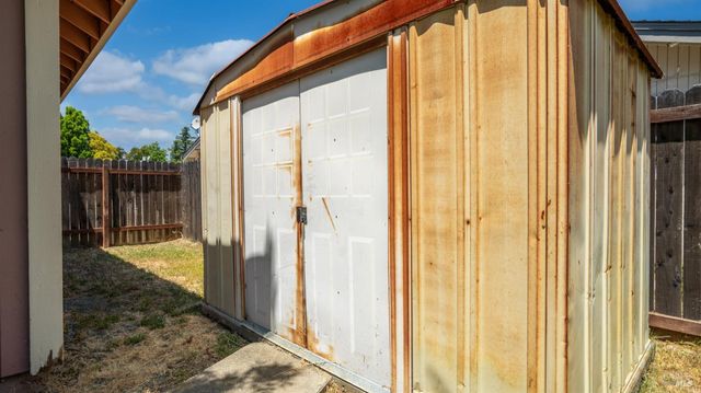 231 Park Ln, Vacaville, CA 95687