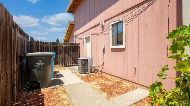 231 Park Ln, Vacaville, CA 95687