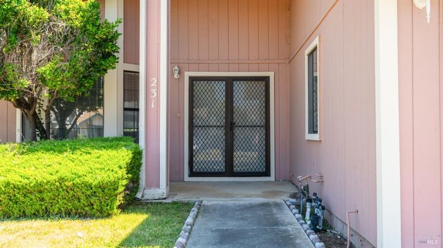 231 Park Ln, Vacaville, CA 95687