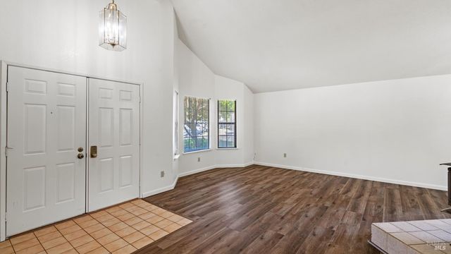 231 Park Ln, Vacaville, CA 95687