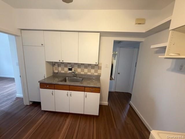 5766 63rd Street 2R, Maspeth, NY 11378