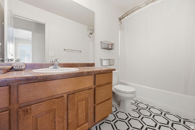 1138 N KENSINGTON DR, North Salt Lake, UT 84054