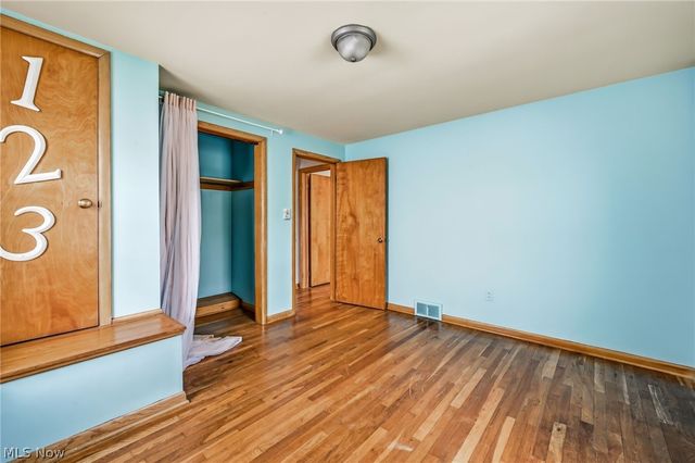 2227 Fenwick Road, University Heights, OH 44118