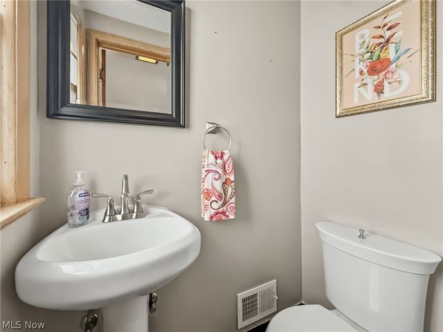 2227 Fenwick Road, University Heights, OH 44118